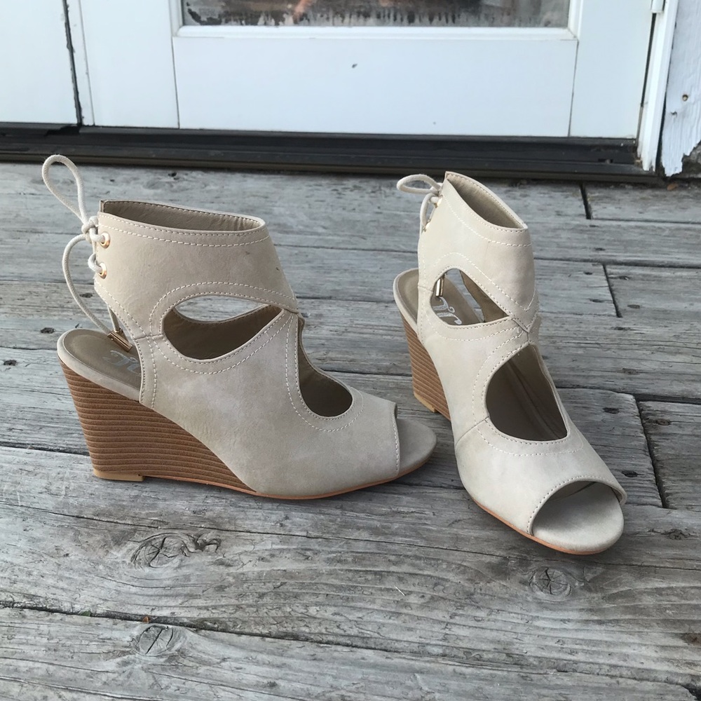 JG nude ankle cutout wedge